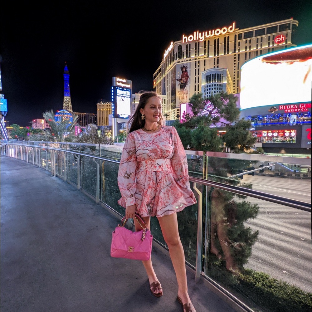 Chanel 19 Medium Flap in Neon Pink 21S hard to find color - Picture 11 of 12